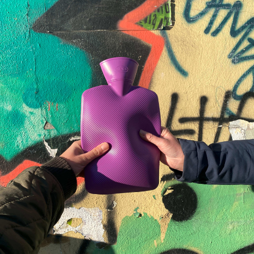 WärmBert: Die Wärmflasche, die Obdachlosen in Hamburg Wärme schenkt
